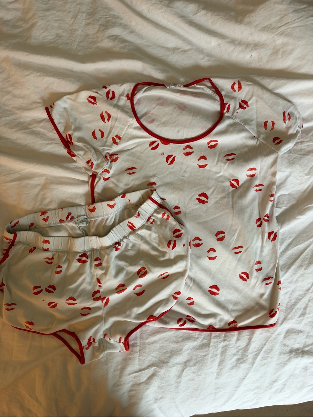 Women's White Short Pajama Set with Red Kiss Print